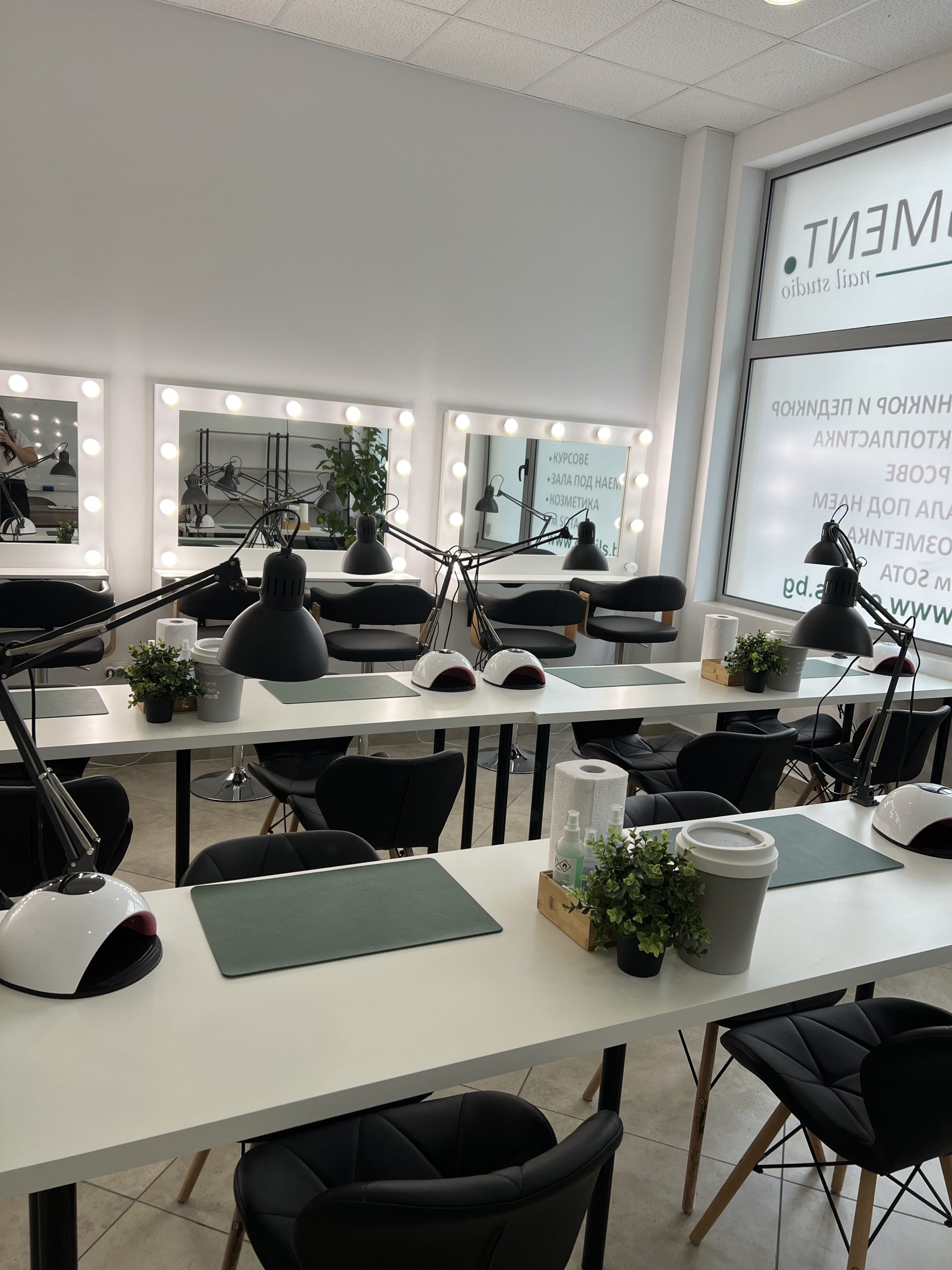 студио под наем за маникюр и грим, обучения. Pigment classroom